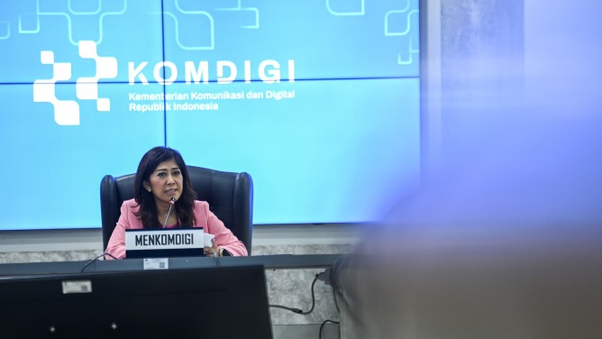 Menkomdigi Meutya Hafid Jelaskan Alasan Fitur Live TikTok Ditutup Sementara