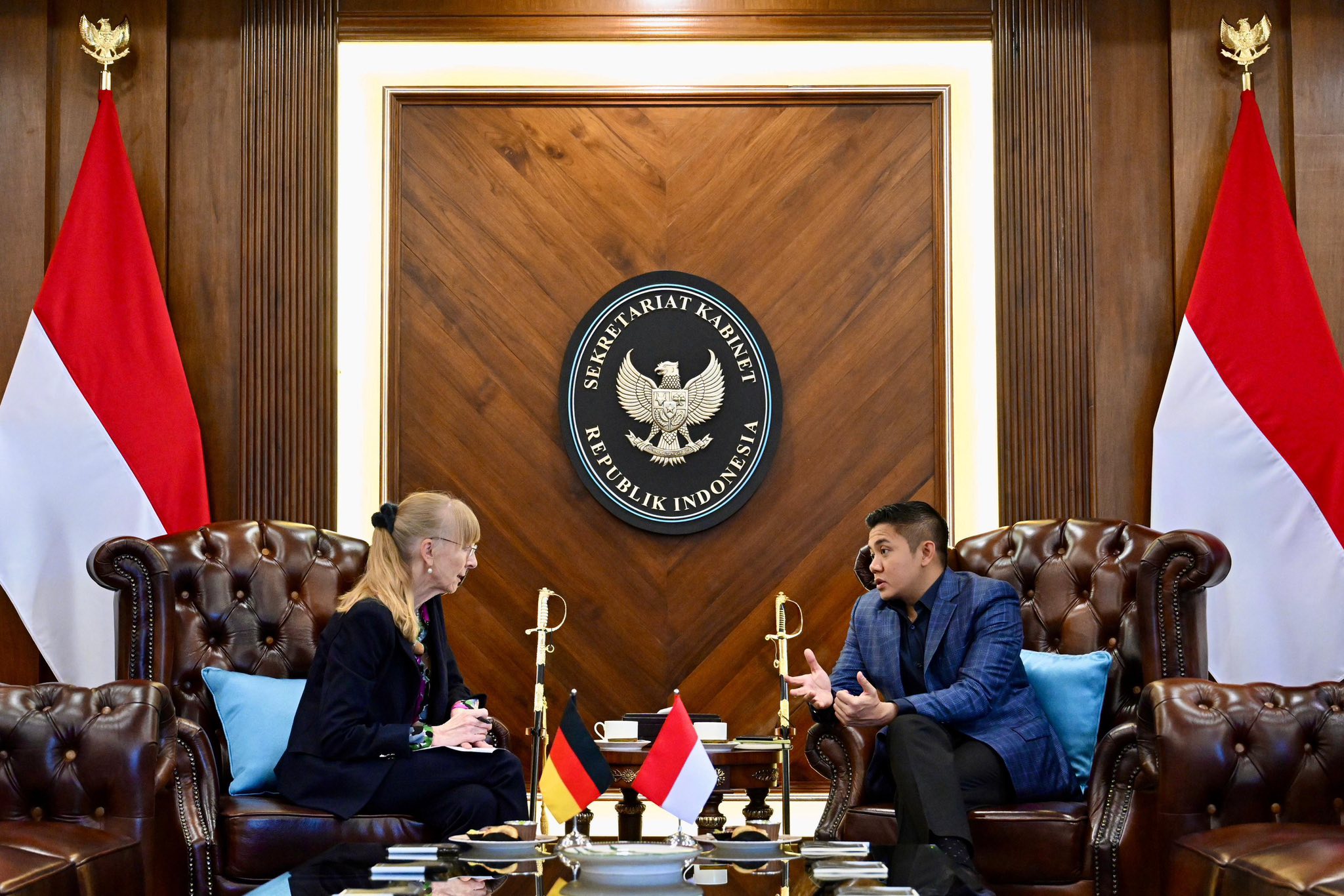 Sekretaris Kabinet Indonesia Teddy Indra Wijaya Saat MenerimaDubes Jerman Bertemu Sekretariat Kabinet Perkuat Hubungan Bilateral Jelang Akhir Masa Tugas Diakhir Penugasaanya Setelah 35 Tahun Bertugas di Jakarta foto doc setkab ri