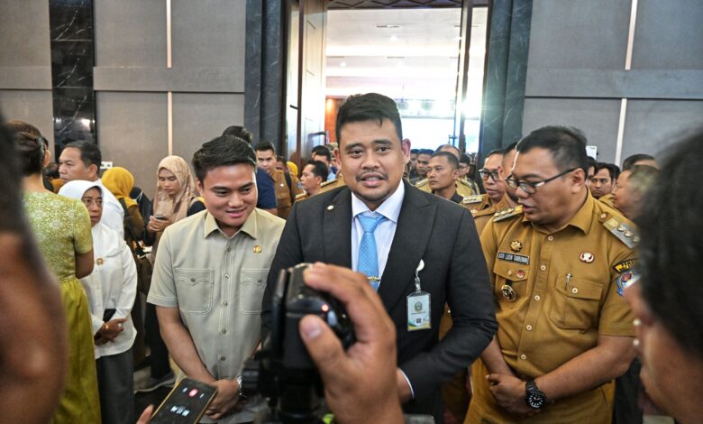 Gubernur Sumatera Utara Bobby Nasution memberikan keterangan kepada media usai peluncuran program Universal Health Coverage UHC Prioritas di Deliserdang Senin 2992025