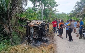 Pencuri Lembu Babak Belur Diamuk Massa, Mobil Grand Max Dibakar di Asahan